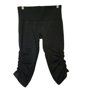 Lululemon Cropped Leggings women 6 On The Flow black